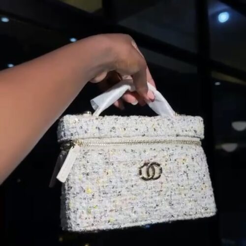 Chanel 25C LP wool lunch box bag with a top handle and sequin tweed material